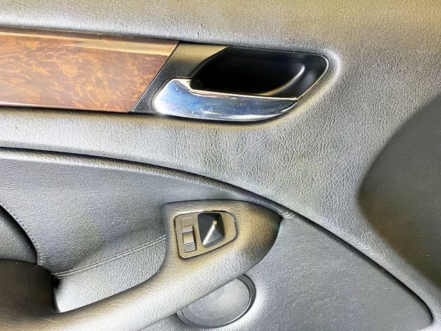 2004 BMW 3 Series 330xi - 22903619 - 15