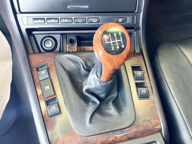 2004 BMW 3 Series 330xi - 22903619 - 26