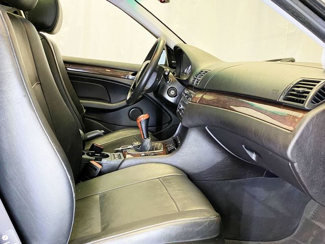 2004 BMW 3 Series 330xi - 22903619 - 32