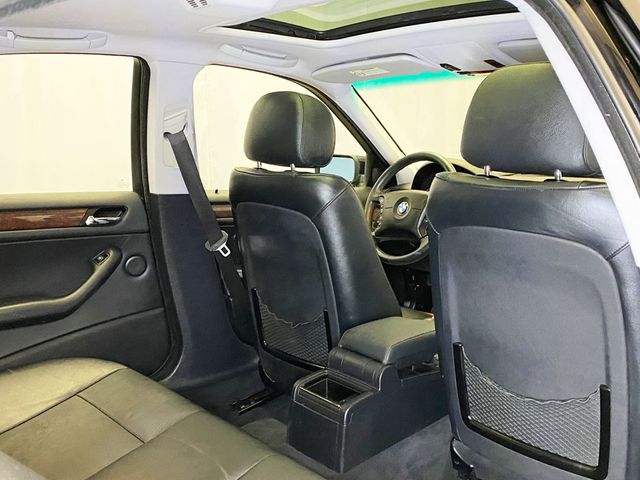 2004 BMW 3 Series 330xi - 22903619 - 37