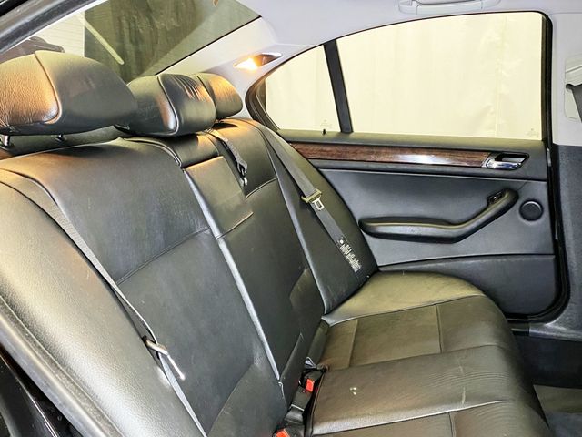 2004 BMW 3 Series 330xi - 22903619 - 38