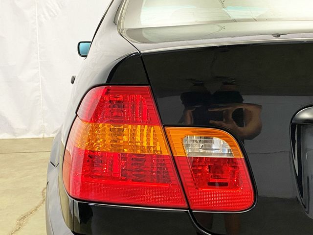 2004 BMW 3 Series 330xi - 22903619 - 4