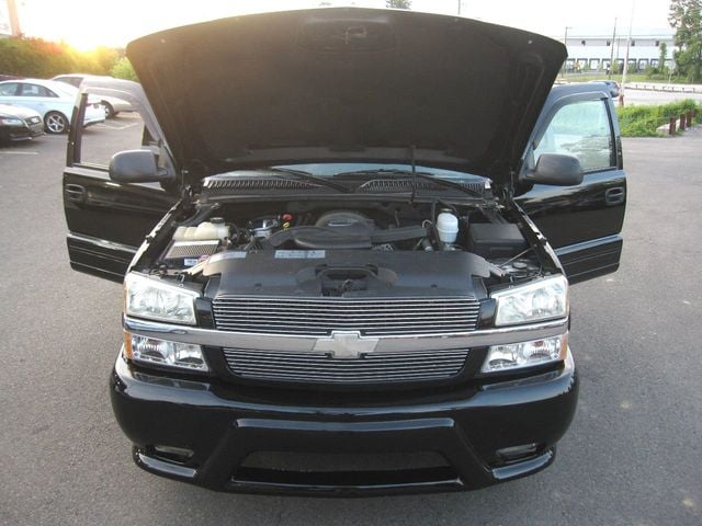 2004 Chevrolet Avalanche ULTIMATE LX Southern Comfort Conversions - 21439470 - 33