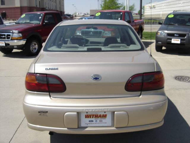 2004 Chevrolet Classic Base Trim - 1723426 - 3