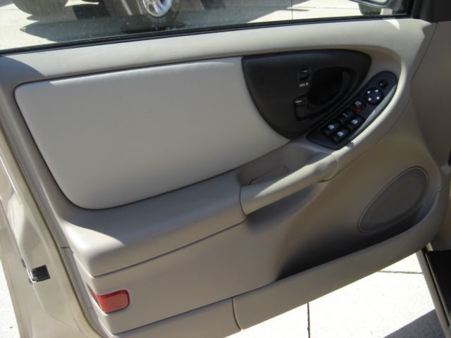 2004 Chevrolet Classic Base Trim - 1723426 - 5