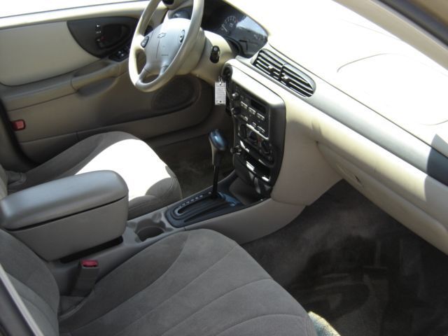 2004 Chevrolet Classic Base Trim - 1723426 - 7