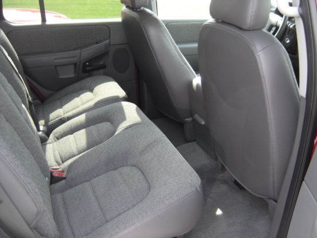 2004 Ford Explorer XLS - 1723430 - 4