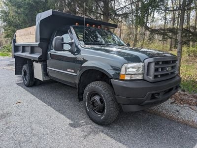 2004 Ford Super Duty F-350 DRW Cab-Chassis