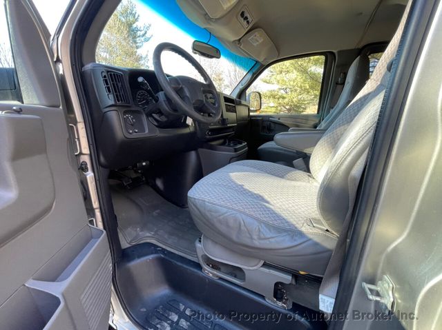 2004 GMC Savana Passenger 3500 155" WB RWD - 22329898 - 15