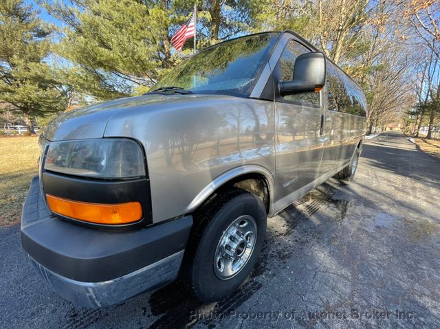 2004 GMC Savana Passenger 3500 155" WB RWD - 22329898 - 1