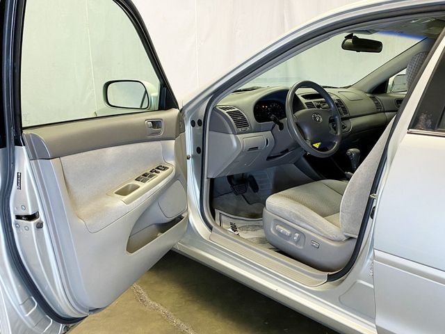 2004 Toyota Camry 4dr Sedan LE Automatic - 22937550 - 13