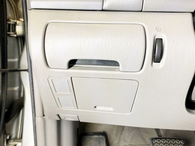 2004 Toyota Camry 4dr Sedan LE Automatic - 22937550 - 19