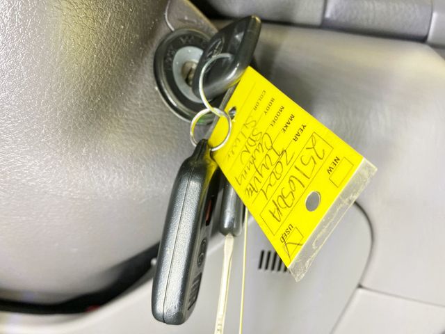 2004 Toyota Camry 4dr Sedan LE Automatic - 22937550 - 25