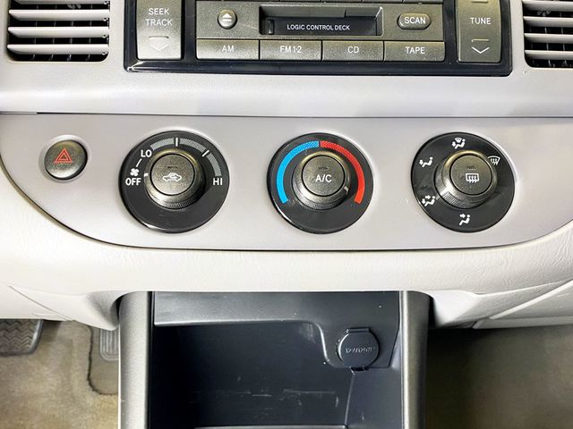 2004 Toyota Camry 4dr Sedan LE Automatic - 22937550 - 27