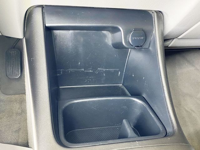 2004 Toyota Camry 4dr Sedan LE Automatic - 22937550 - 28