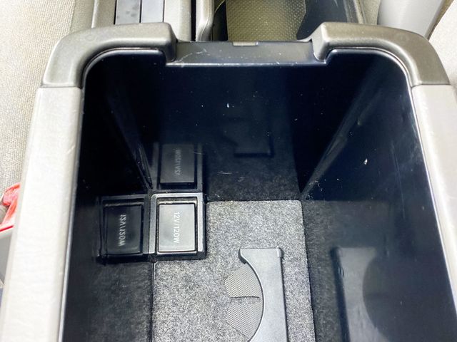 2004 Toyota Camry 4dr Sedan LE Automatic - 22937550 - 32