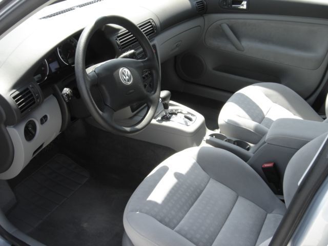 2004 Volkswagen Passat Sedan GL - 1762273 - 3