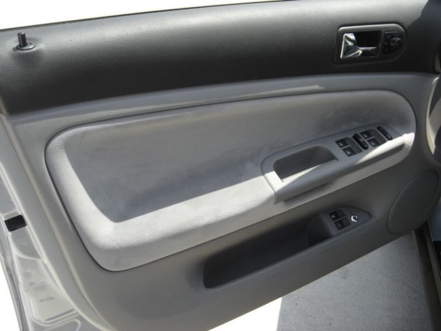 2004 Volkswagen Passat Sedan GL - 1762273 - 4