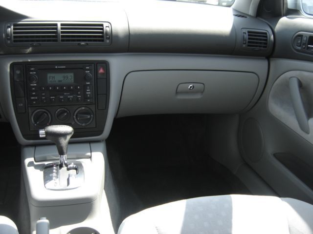 2004 Volkswagen Passat Sedan GL - 1762273 - 6