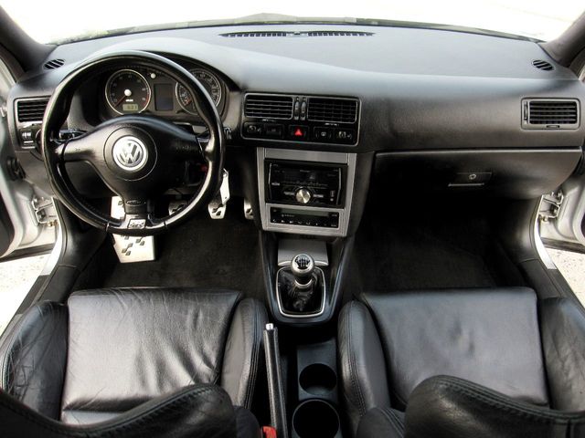 2004 Volkswagen R32 2dr Hatchback 6-Speed Manual - 21950247 - 20
