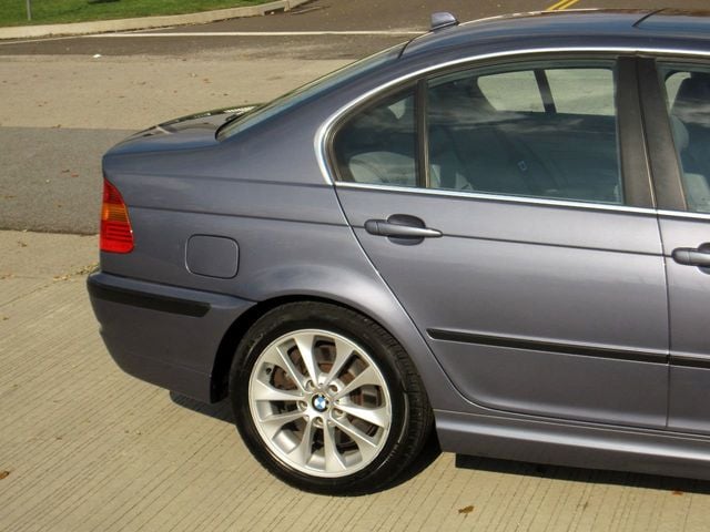 2005 BMW 3 Series 330xi - 22174694 - 10