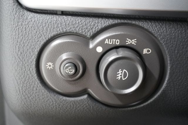 2005 Chevrolet SSR Reg Cab 116.0" WB LS - 22886002 - 24