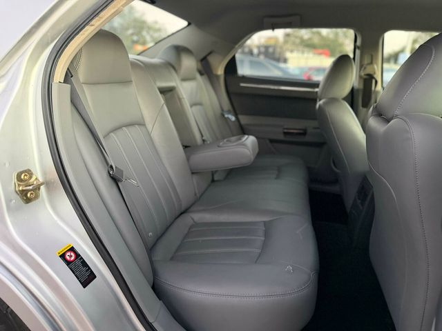 2005 Chrysler 300 4dr Sedan 300C *Ltd Avail* - 22940198 - 9