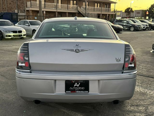 2005 Chrysler 300 4dr Sedan 300C *Ltd Avail* - 22940198 - 3
