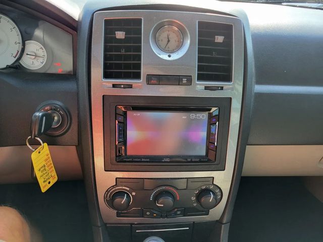 2005 Chrysler 300 Touring Sedan 4D - 22932423 - 9