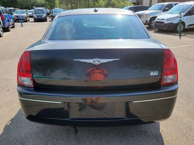 2005 Chrysler 300 Touring Sedan 4D - 22932423 - 10