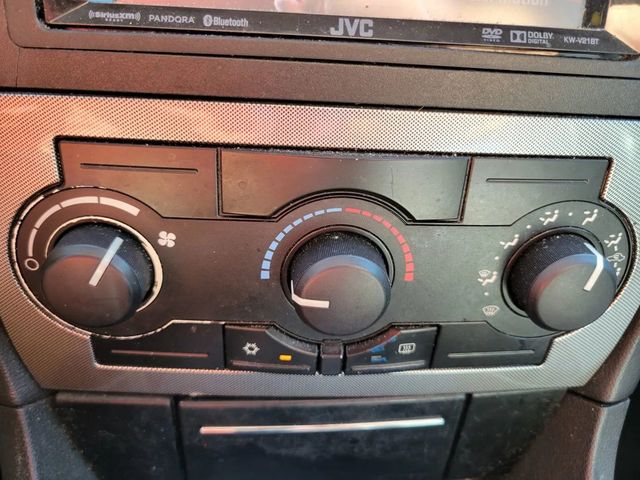 2005 Chrysler 300 Touring Sedan 4D - 22932423 - 11