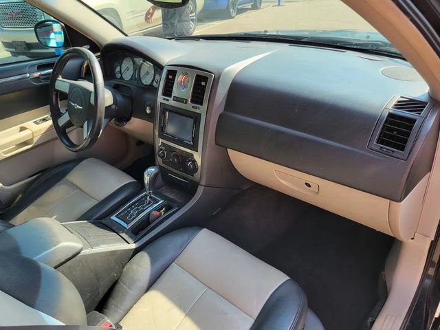 2005 Chrysler 300 Touring Sedan 4D - 22932423 - 13