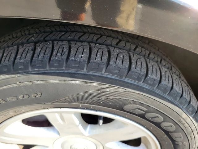 2005 Chrysler 300 Touring Sedan 4D - 22932423 - 16