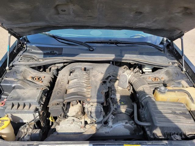 2005 Chrysler 300 Touring Sedan 4D - 22932423 - 17