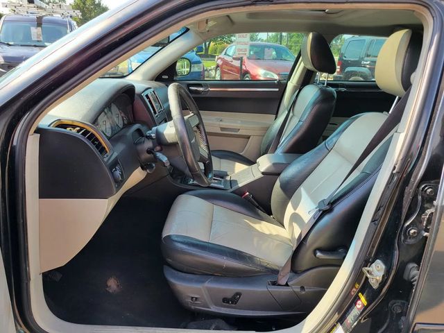 2005 Chrysler 300 Touring Sedan 4D - 22932423 - 1