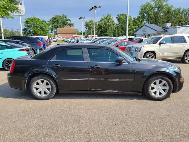 2005 Chrysler 300 Touring Sedan 4D - 22932423 - 2