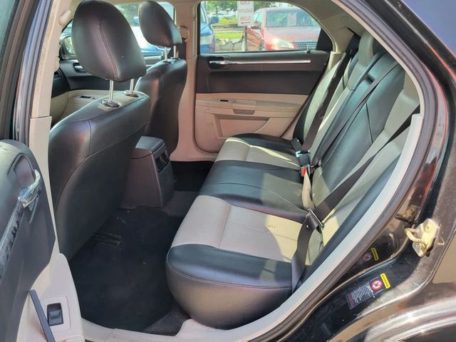 2005 Chrysler 300 Touring Sedan 4D - 22932423 - 3