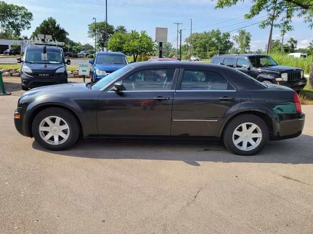 2005 Chrysler 300 Touring Sedan 4D - 22932423 - 6