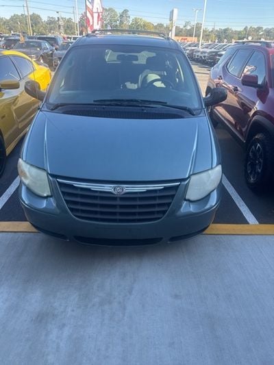 2005 Chrysler Town & Country - 2C4GP54L25R562684