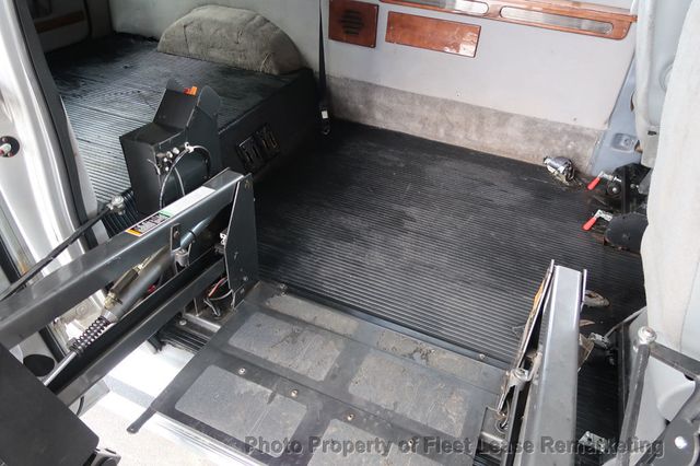 2005 Ford Econoline Cargo Van E250 Cargo Vans Handicap Lift  - 22887105 - 18