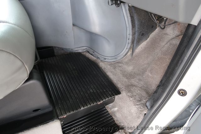 2005 Ford Econoline Cargo Van E250 Cargo Vans Handicap Lift  - 22887105 - 22