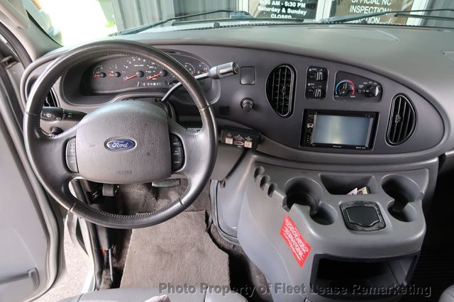 2005 Ford Econoline Cargo Van E250 Cargo Vans Handicap Lift  - 22887105 - 24