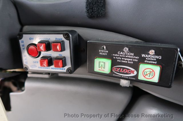 2005 Ford Econoline Cargo Van E250 Cargo Vans Handicap Lift  - 22887105 - 28