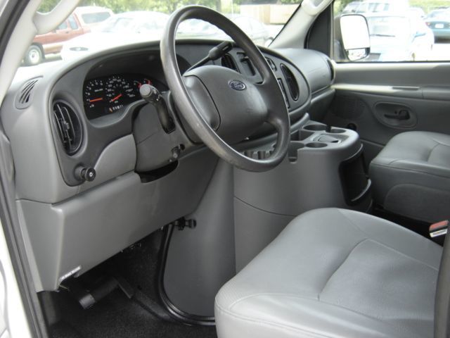 2005 Ford E-150 Base Trim - 1790921 - 9
