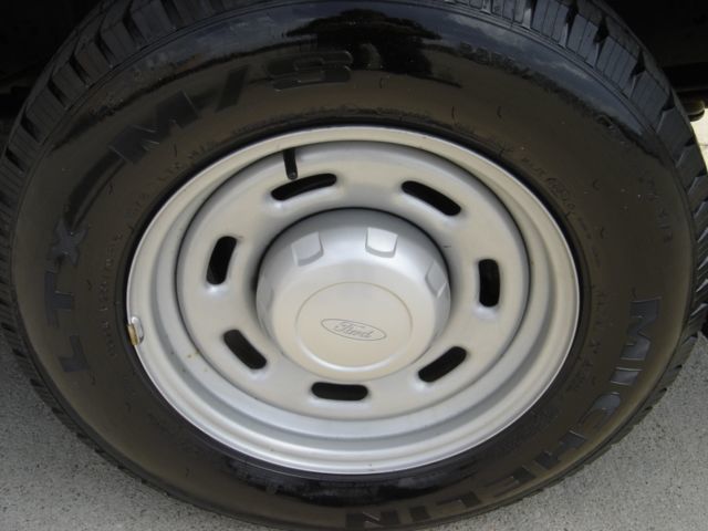 2005 Ford E-150 Base Trim - 1790921 - 11