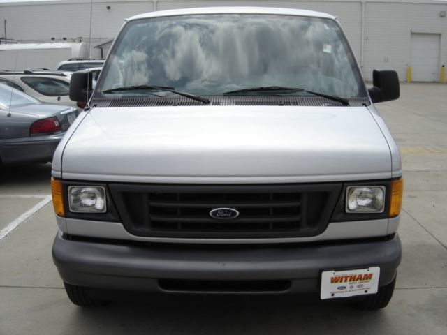 2005 Ford E-150 Base Trim - 1790921 - 1