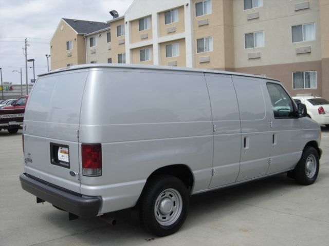 2005 Ford E-150 Base Trim - 1790921 - 4