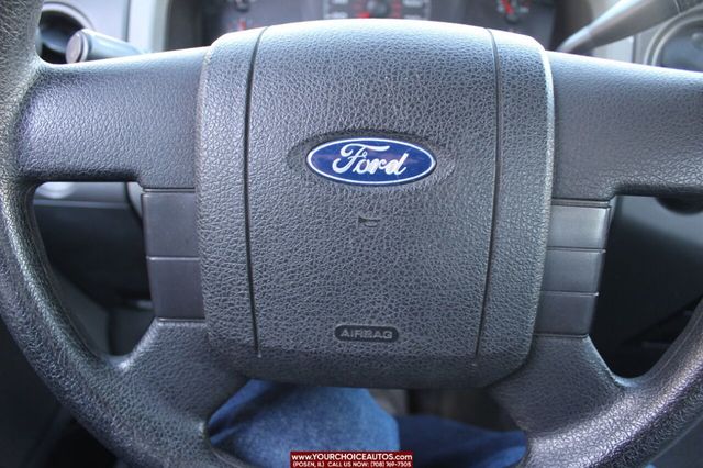 2005 Ford F-150 XL 2dr Standard Cab Rwd Styleside 8 ft. LB - 22371202 - 14