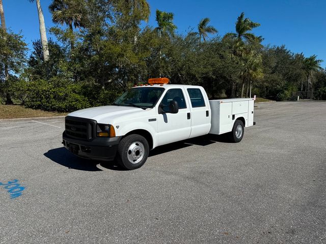 2005 Ford F-350 Crew Cab Utility Service Truck  - 22739271 - 0