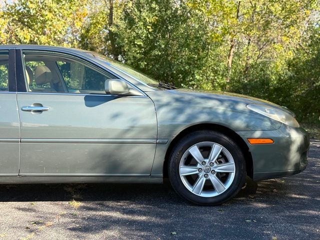 2005 Lexus ES 330 4dr Sedan - 22934287 - 15